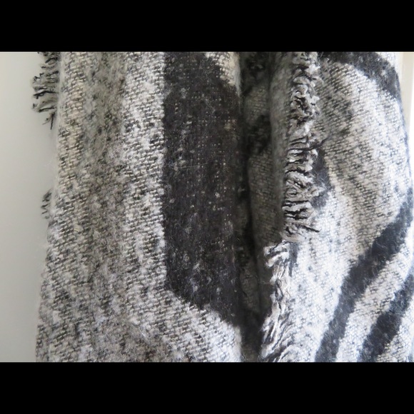 Black & Grey Blanket Scarf - Picture 3 of 4